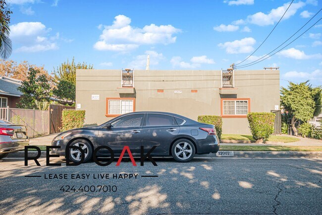 Building Photo - 12007 Sycamore St