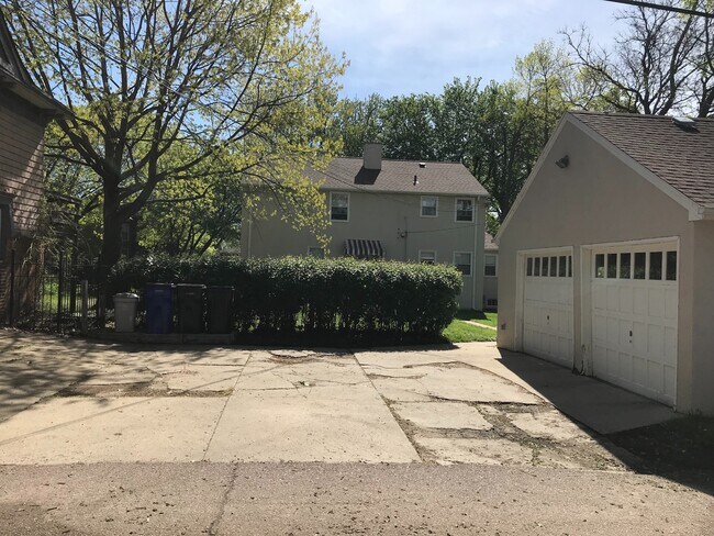 Building Photo - Spacious 1 Bedroom Apartment Near Downtown Sioux Falls!!