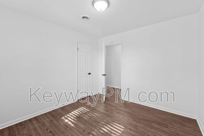 Building Photo - 3327 Cockatoo Rd