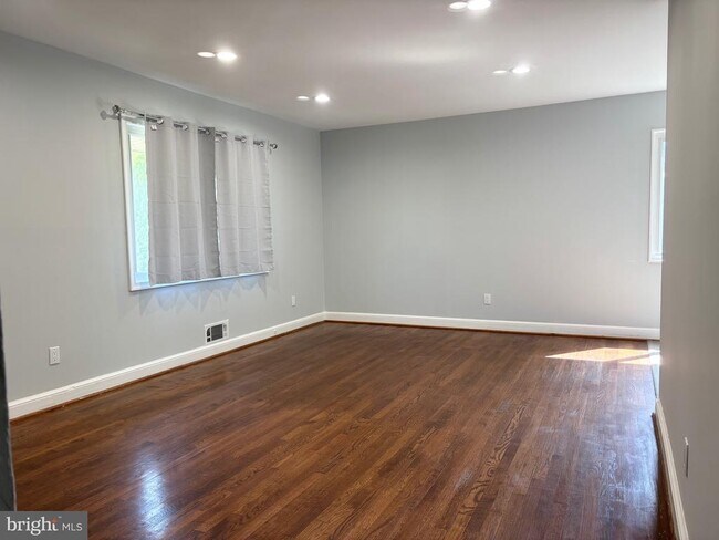 Building Photo - 9103 Wallace Rd