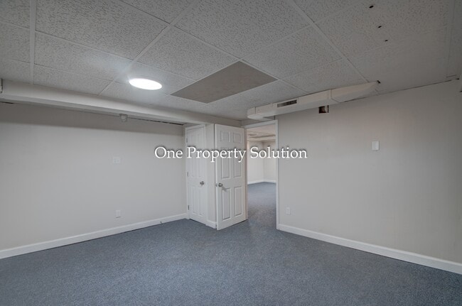 Building Photo - 700 E 36th Ave