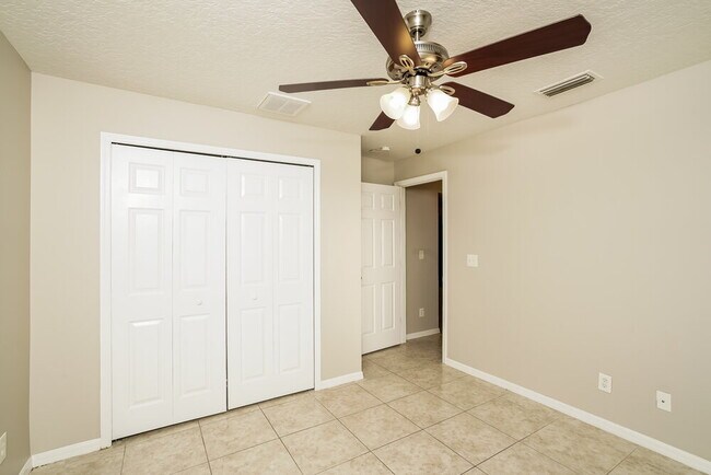 Building Photo - 1535 18th Ave SW