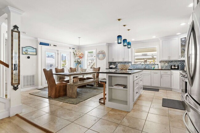 Building Photo - 4518 John Ave