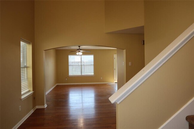 Building Photo - 11735 Rolling Stream Dr