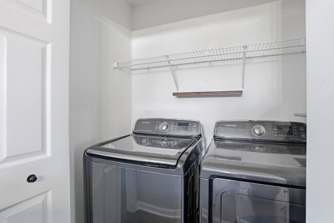 Building Photo - Bright and Airy Three Bedroom Home in Lake Linden! *MOVE IN SPECIAL AVAILABLE*