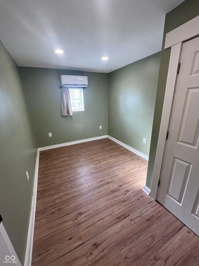 Building Photo - 2530 N Temple Ave