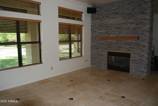 Building Photo - 1420 E Branham Ln