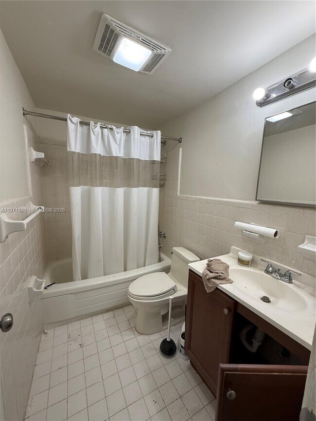 Building Photo - 2101 NE 51st St