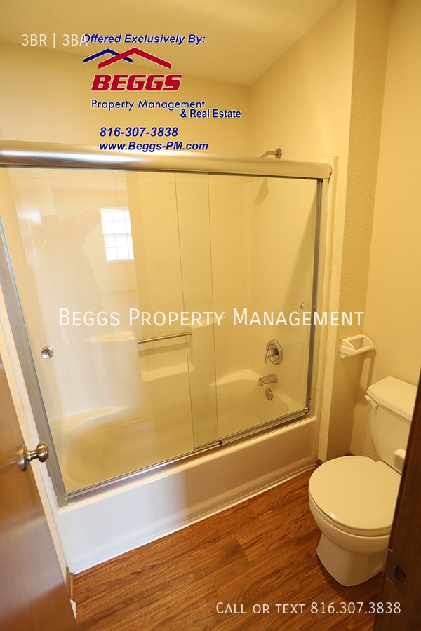 Building Photo - 321 Dains St