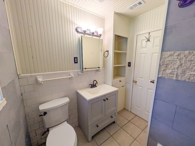 Building Photo - 9225 Shepherd Dr