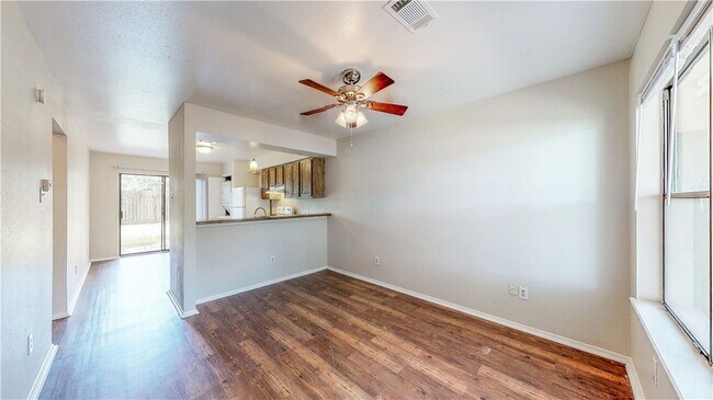 Building Photo - 303 Manuel Dr