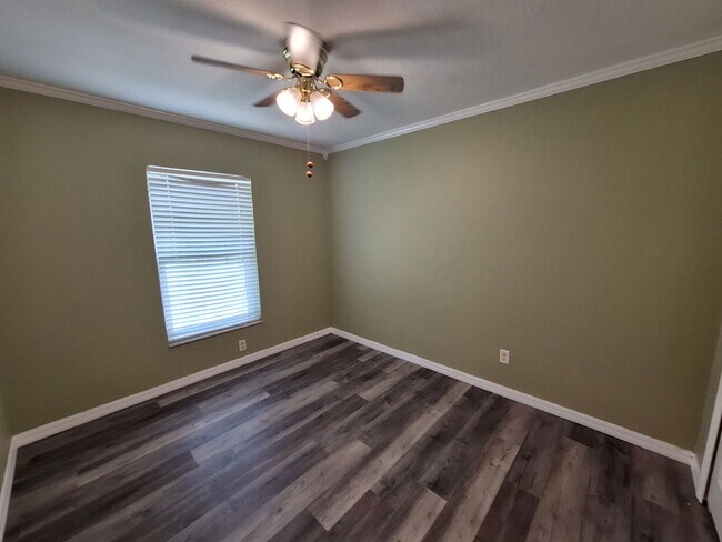 Building Photo - "Charming 3-Bed, 2-Bath Retreat on Lychee Court in Punta Gorda – Your Perfect 1,224 Sq Ft Getaway!"