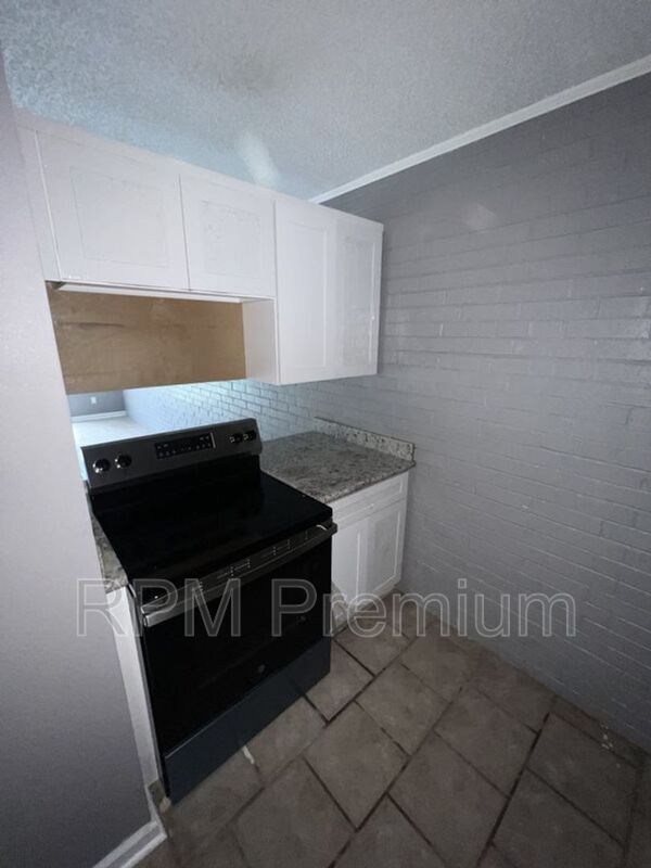 Building Photo - 3350 LA-1