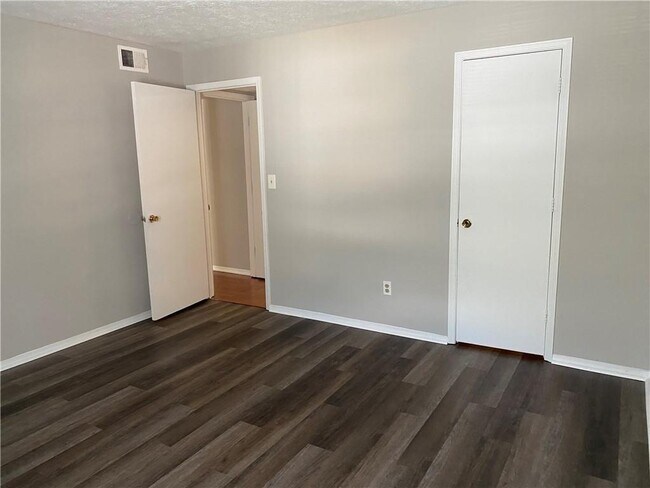 Building Photo - 1607 Augusta Dr