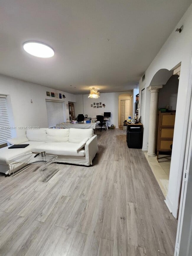 Building Photo - 322 Madeira Ave