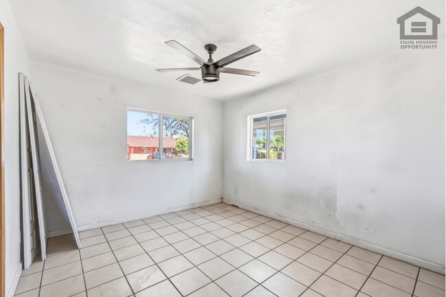Building Photo - 4Bed/2Bath House at Glendale Ave/19th Ave! Ready for Immediate Move-In! – RV GATE! NO HOA!