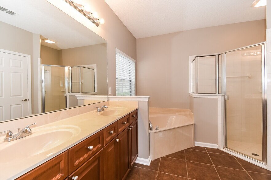 Building Photo - 6199 Whitsbury Ct