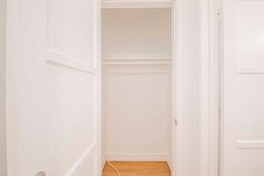 Building Photo - 5844.5 W 88th St