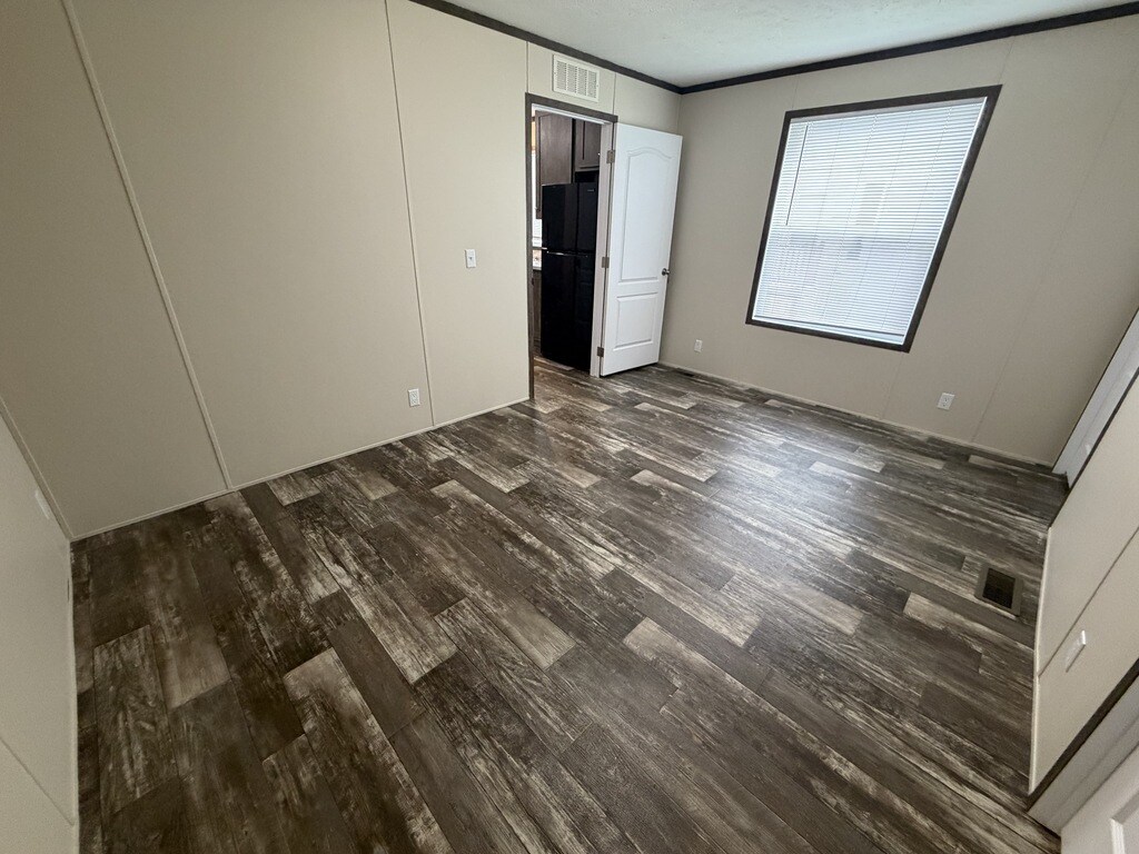 Building Photo - 38070 Ducharme Dr