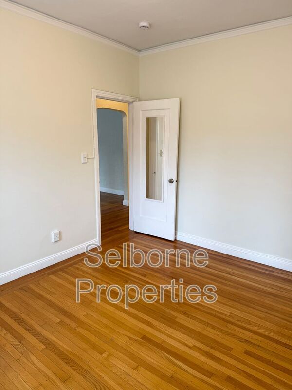 Building Photo - 507 Forest St