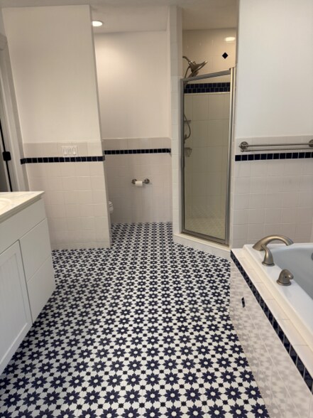 Building Photo - 7878 Outer Dr S