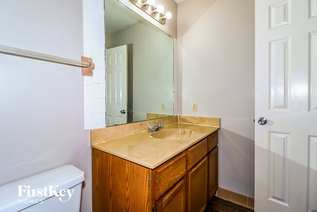 Building Photo - 8861 Fairway Gardens Dr