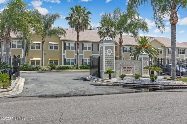 Building Photo - 1601 Nectarine St