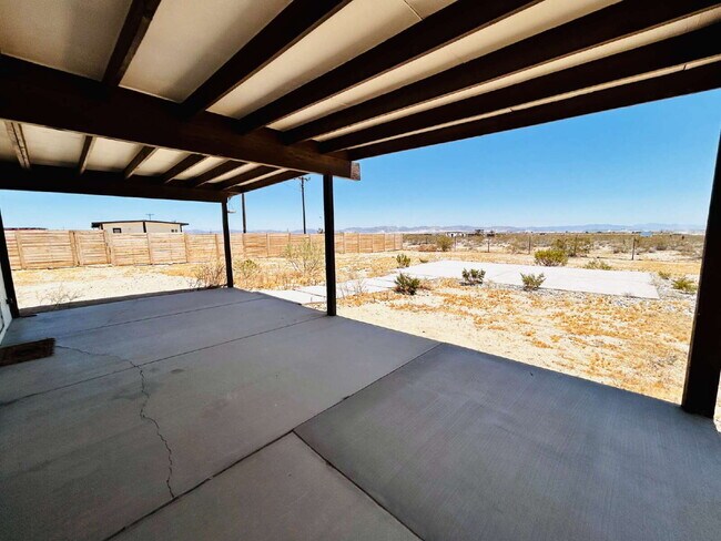 Building Photo - Quiet 2 bd House Surrounded by Open Desert