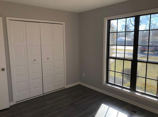 Building Photo - Beautifully Renovated 3 Bedroom 2 Bath Hou...