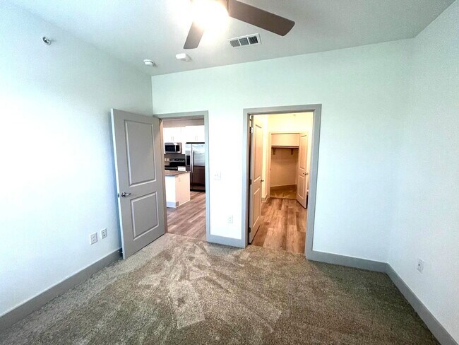 Building Photo - 2601 N Austin Ave