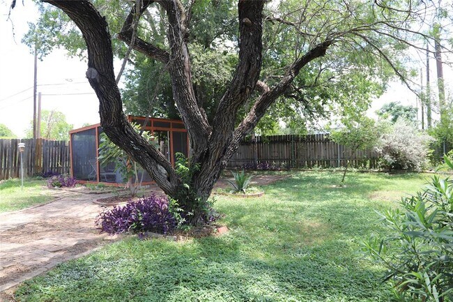 Building Photo - 7807 Bixler Dr