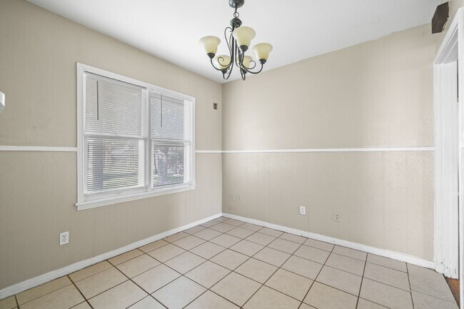 Building Photo - Vintage Home w/ Large Backyard, Minutes from TTU & Medical