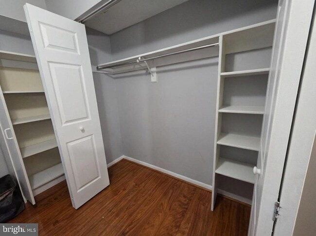 Building Photo - 615 Center St