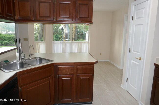Building Photo - 10996 Raley Creek Dr S