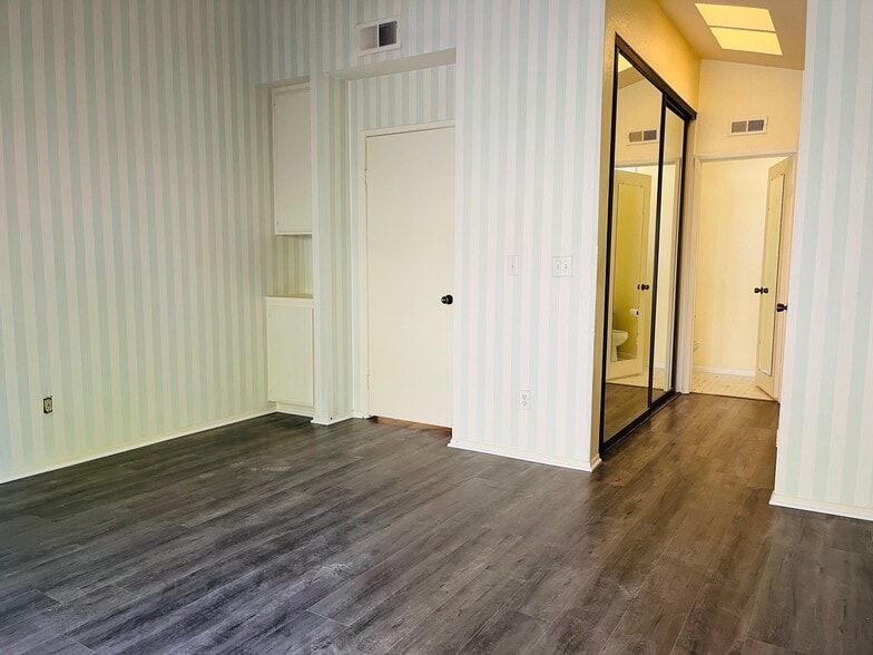 Building Photo - 15853 Windrose Way