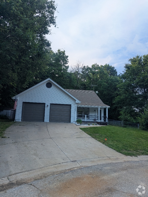 Building Photo - 5209 Countryside Ln