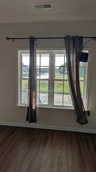 Building Photo - 409 Arecales Dr