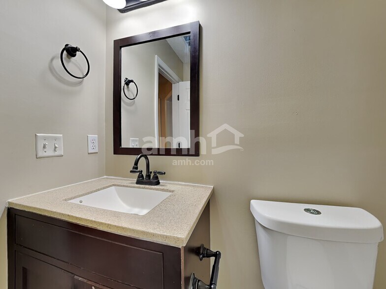 Building Photo - 16 Mallorys Way