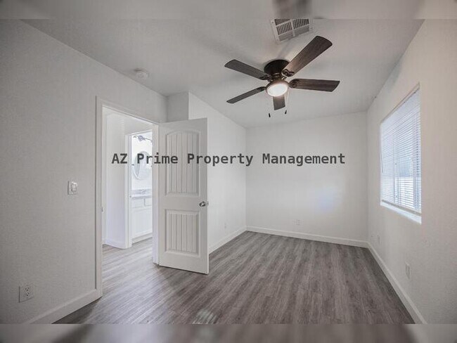 Building Photo - 2646 E Willetta St