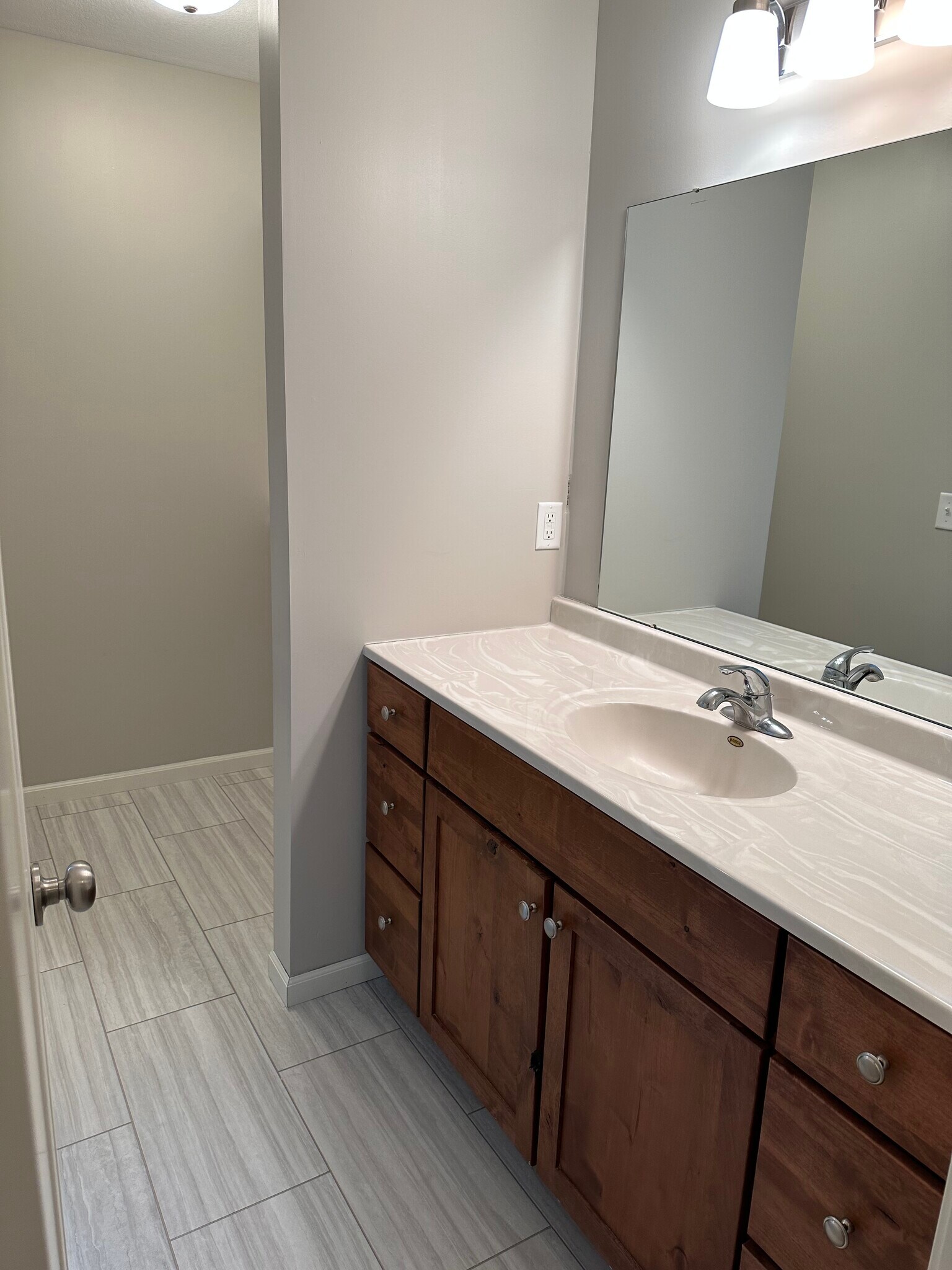 Building Photo - 208 25th St SE