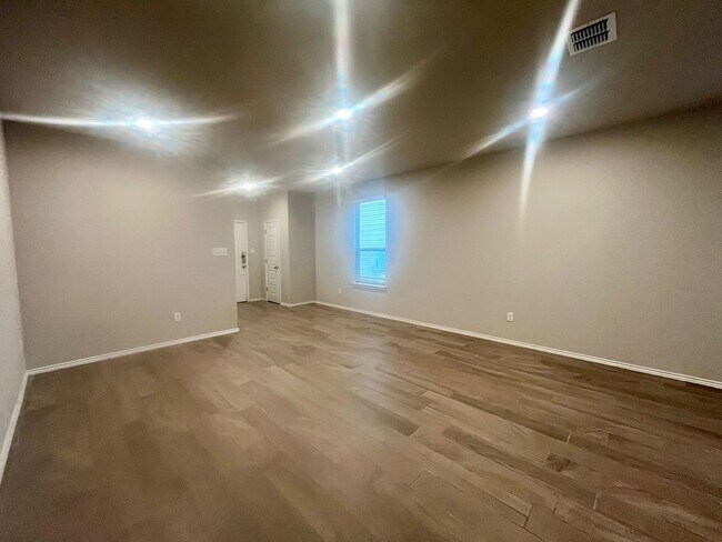 Building Photo - Charming 3/2 conveniently located to Lackland, Toyota, Palo Alto & Texas A&M San Antonio!