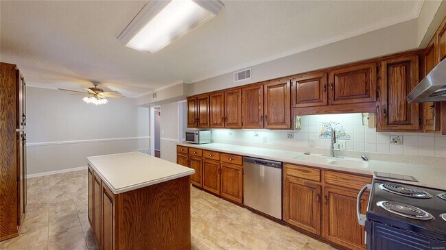 Building Photo - 126 Cedar Dr
