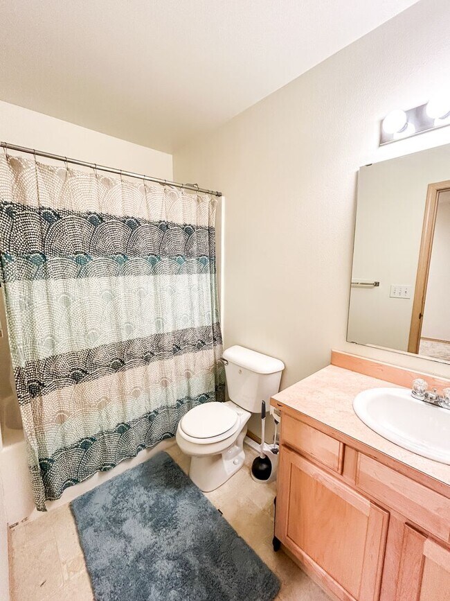 Building Photo - Rambler w/ Daylight Basement!