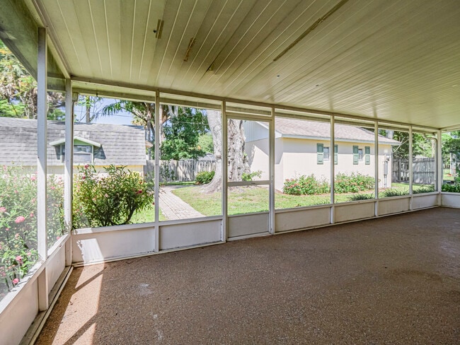 Building Photo - 855 28th Ave