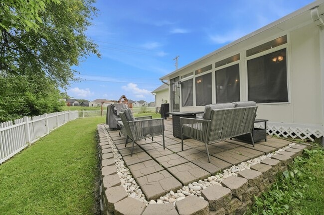 Building Photo - 209 Norwich Dr