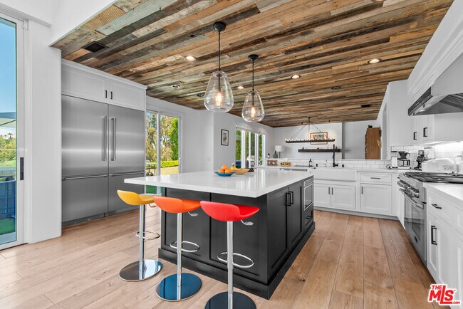 Building Photo - 23477 Palm Dr