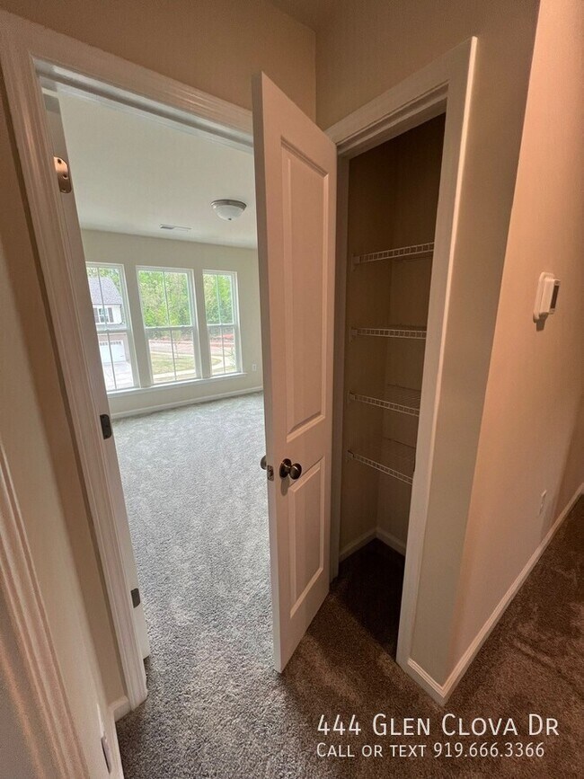 Building Photo - 444 Glen Clova Dr