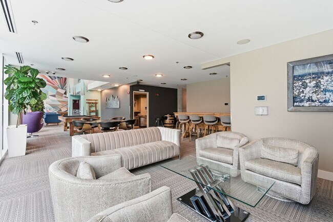 Building Photo - Great price on 9th Floor of Encore Building Downtown Nashville. One Bed One Bath. Resort style am...