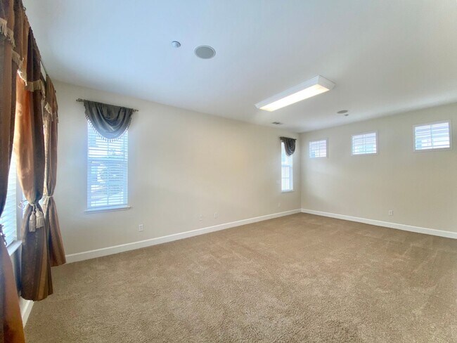 Building Photo - Dazzling 5-bedroom home in Fremont – Ardenwood Neighborhood!
