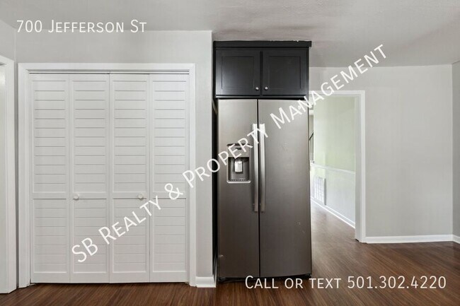 Building Photo - 700 Jefferson Dr